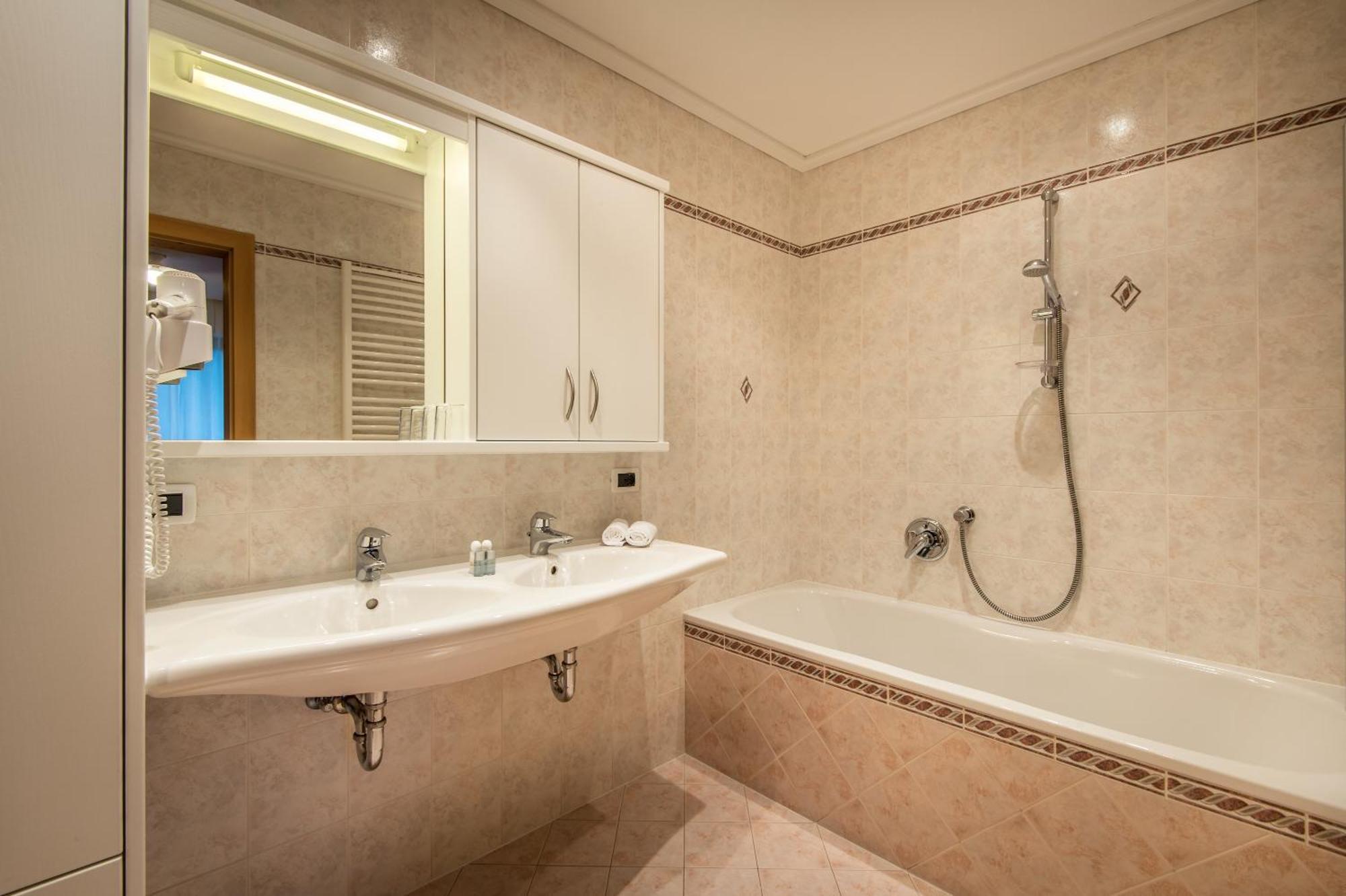 Chalet Prades Dolomiti Lodges Ла Виля Екстериор снимка
